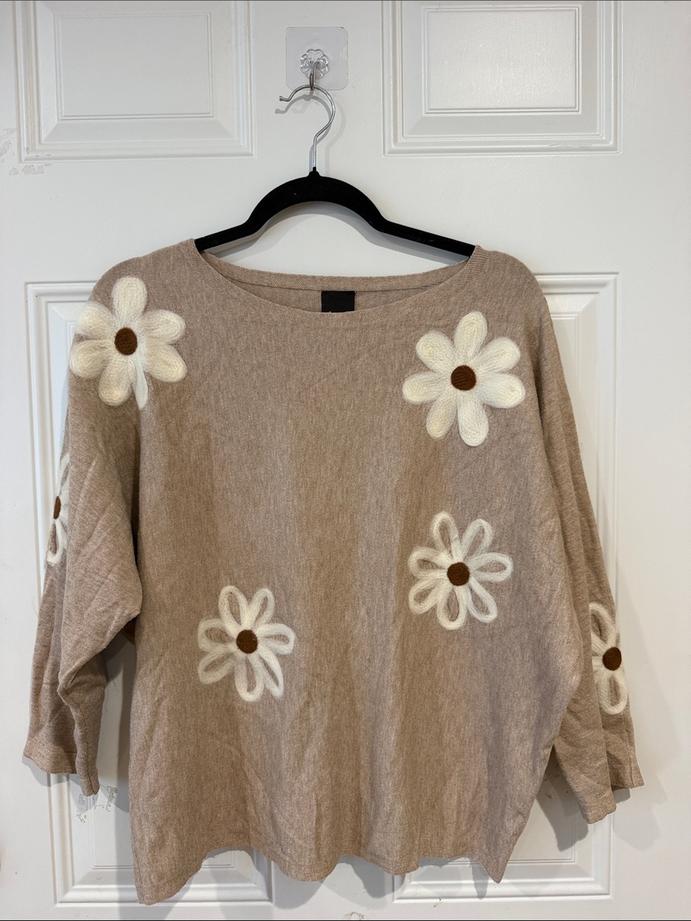 Neutral Daisy-Appliqué Scoop Neck Sweater
